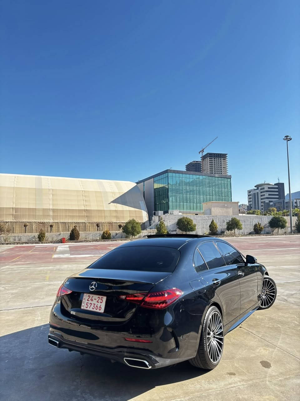 الماركة: مرسيدس بنز
C300 AMG :الموديل
السنة: 2023
المسافة المقطوعة: 40,000 ميل
الضمان: متوفر
ناقل الحركة: 9 سرعات
عدد الأسطوانات: V4
سعة المحرك: 2 لتر
القوة: 258 حصان
الشاحن التوربيني: شاحن توربيني مزدوج
Burmester :اظام الصوت
نظام الملاحة GPS: متوفر
الحساسات: أمامية، خلفية
الكاميرات: 360 + 4 درجة
العجلات: مقاس 18 بوصة
المصابيح: LED متعددة الشعاع
نوع المقاعد: كهربائية تدفية + تبريد  + مدفأة
مساعد الركن: مساعد الركن
الشاشة: شاشة كبيرة واحدة
الدولة: كردستان العراق
المدينة: دهوك
للمزيد من المعلومات
 *********** : 📞 
***********
