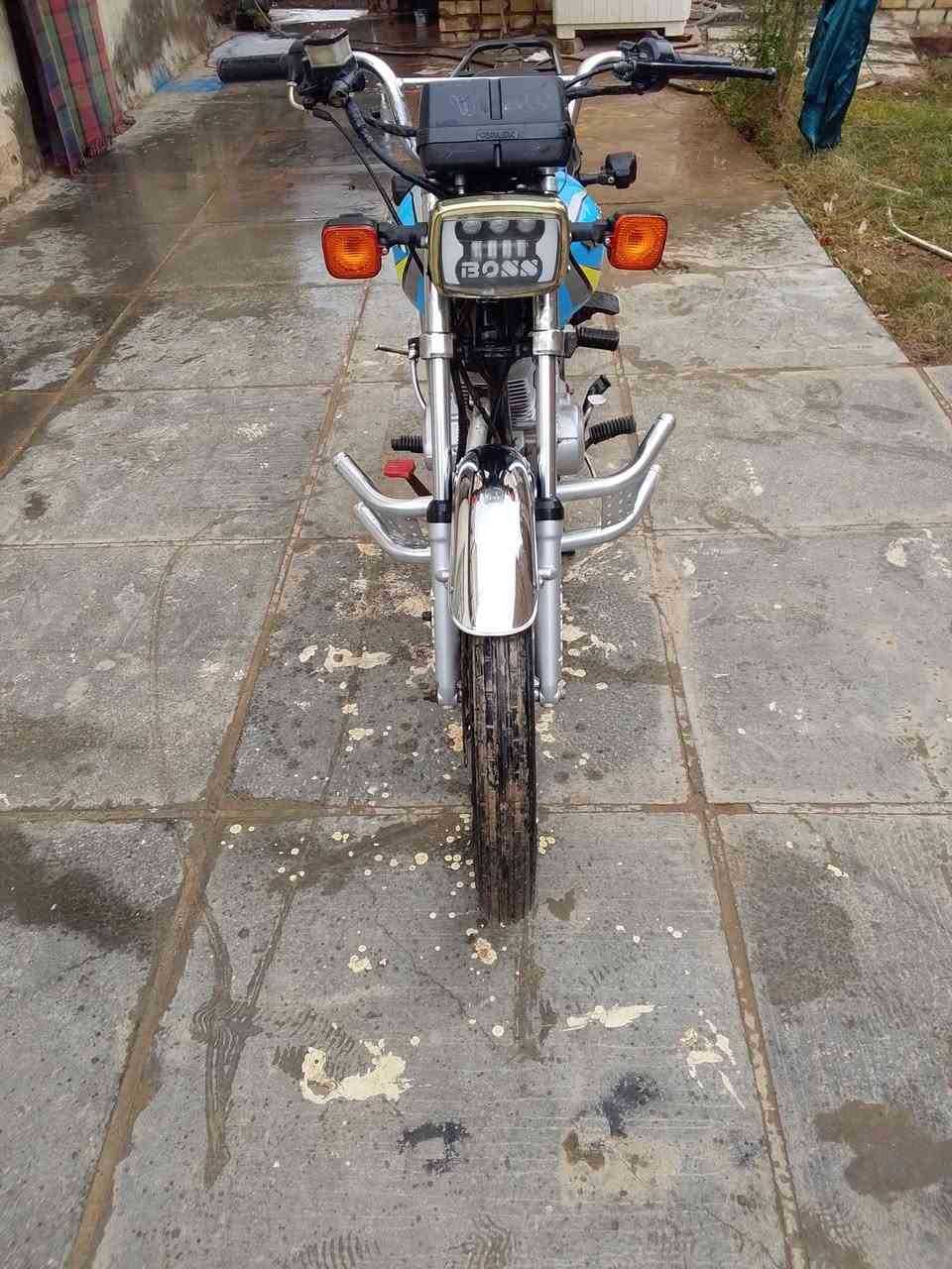 ‏سلام عليكم دراجة 4 كير مديل 23 نص هندر وراق صولي كهربايات شغالة تخم تاير جديد وين متريد اطلع دراجة مكينة ناعمة لا نضوح ولا تنقيص خير من الله ربع ما ذب عليهة بكان بغداد نهروان سعر400 ملاحضة لحد يكلي نتضرني اول واحد يجي ياخذهة
‏*********** رقم واتساب
‏‪0788 784 3003‬ تصال
