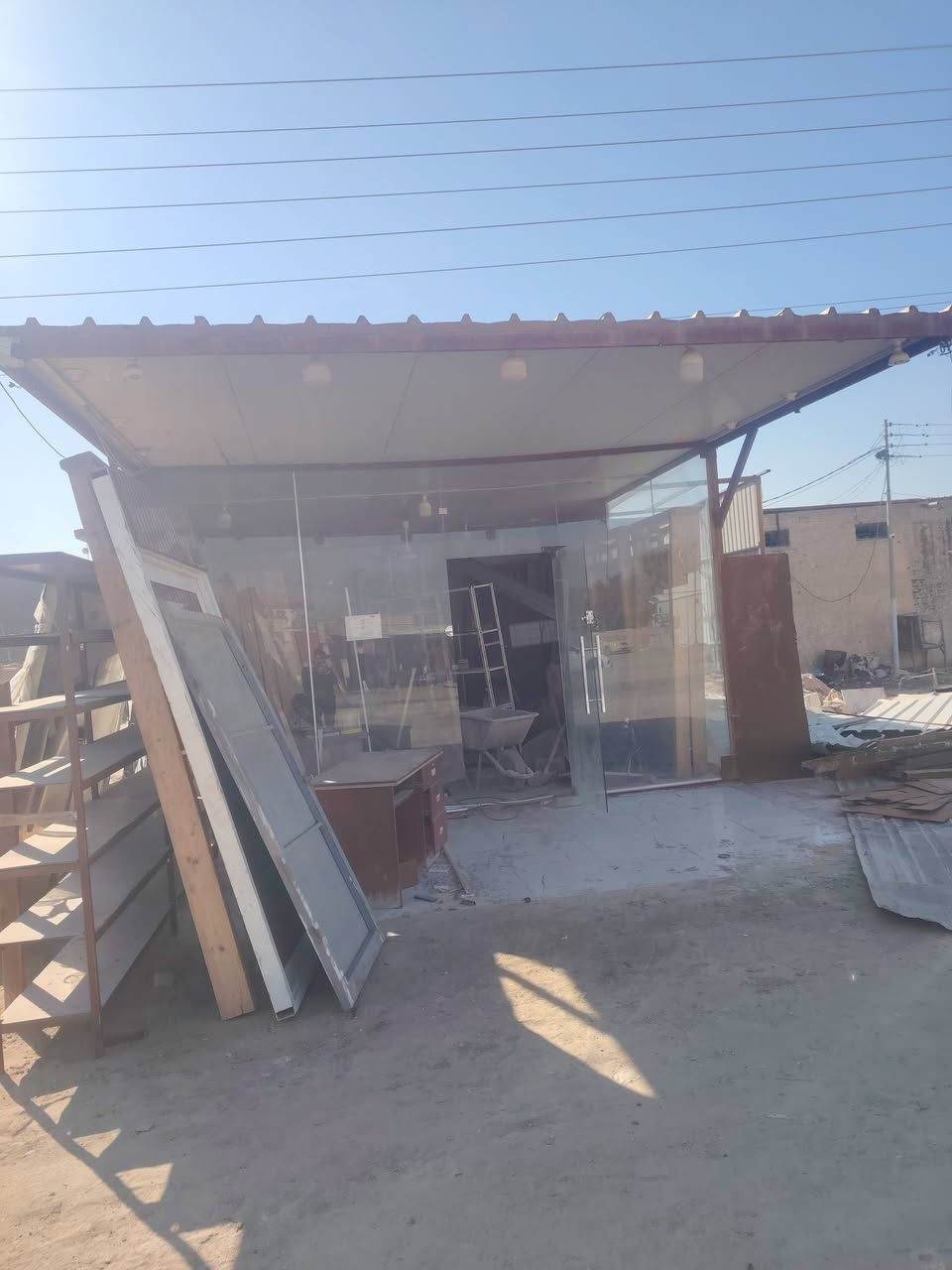 كرفان لللبيع كامل مع الواجهه جام قياس خمسه متر في خمسه متر السعر 1250
مكلف بالنشر الاتصال علئ الرقم ***********@
