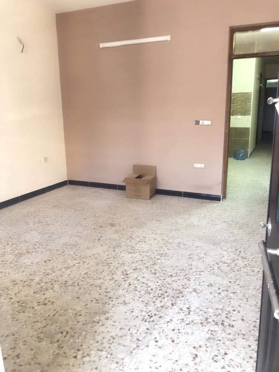 للايجار مشتمل طابق ارضي/اليرموك
مساحة٨٧
غرفتين نوم-صالة-مطبخ واسع معزول
منور وطرمة صغيرة 
السعر ٩٠٠ الف
بناء حديث
نهاية الشهر يفرغ
عوائل فقط
للاستفسار الاتصال *********** 
غير متواجدين على المسنجر
