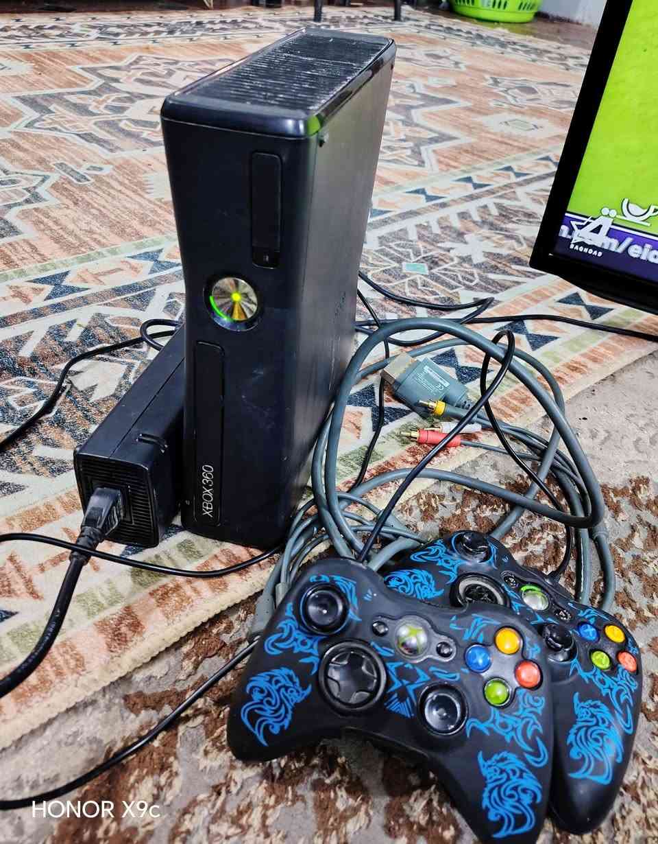 أغراض بيت للبيع
1- شاشة سامسونك أصلية مو سوكي أصلية حجم ٥٥ بدون نت بدون تصليح 
2- أكس بوكس 360 بالة أصلي
3- طباخ منضدي فلات حديث نوعية ممتازة أخو ألجديد
4- عربانة طفل أصلية صناعة أمريكي تتصغر وتتكبر نوعية ممتازة
5- بنكة تعليك نوع توشيبا نضيفة وشغالة
مكاني العامرية / *********** شراي اتصل وتدلل
