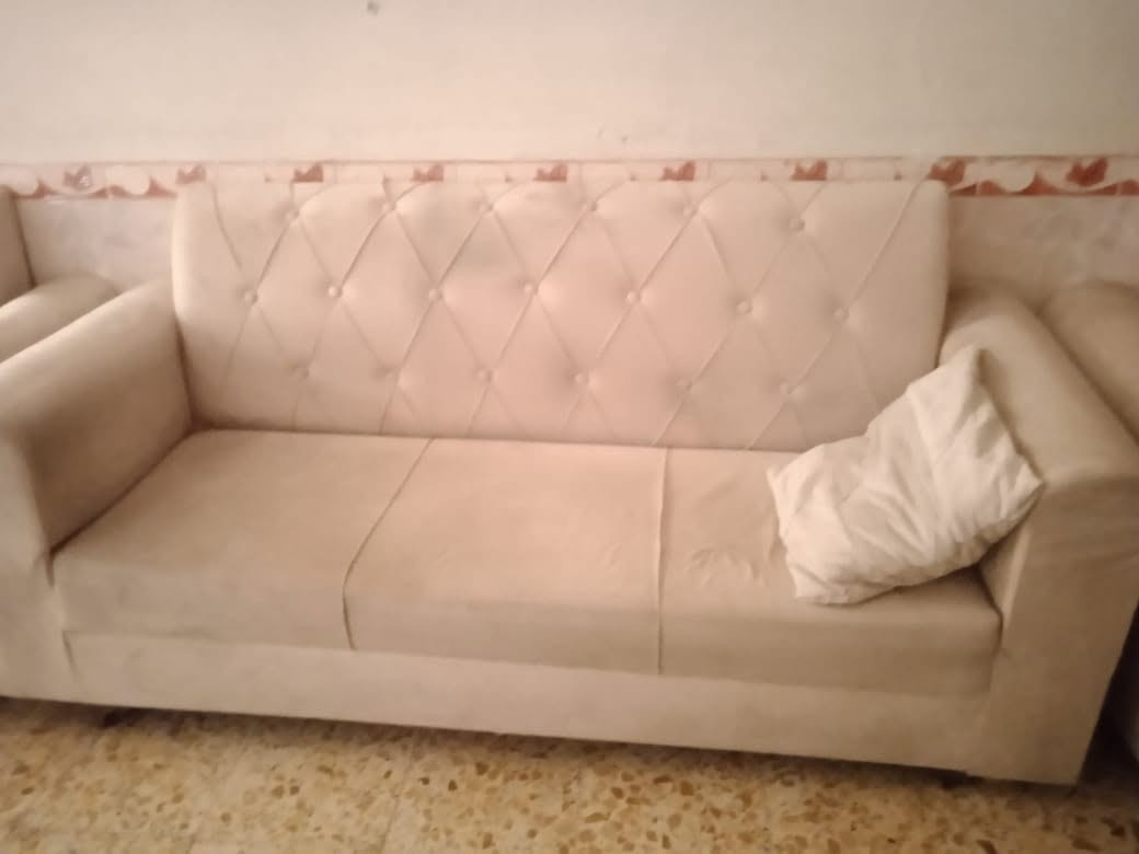 تخم مستعمل للبيع نضيف مع أربع كوشات وطبله هديه
السعر 215 للتواصل والاستفسار ***********واتساب
 #تخم #تخم #تخم_مستعمل #تخم_مستعملة
