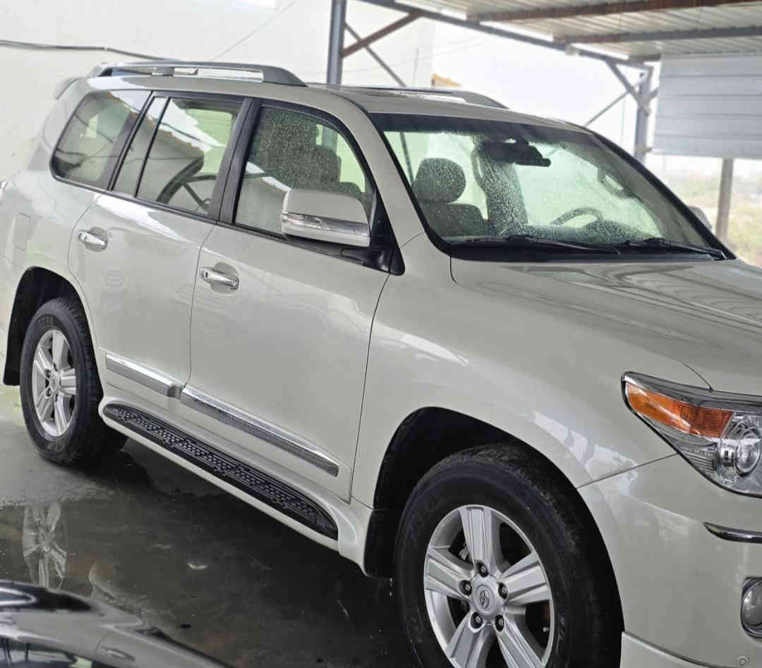 للبيع او المراوس حسب القناعة
لاندكروز 2015 بريم اصل 
بيه سونار بالمنشور 
ماشيه ١٢٠
Gxr v6
مكينة ستة سلندر
رقم بغداد الجديد سنوية وهزة جدد باسمي
فول مواصفات 1/1
كتلوكات شركة بيها 
سبير وعدة مال شركة 
مكينة كير حداديه  باتري كهربائيات كلهن جدد 
كفاله عامة من كلشي 
المواصفات:-
سلايد فتحة
ثلاجة 
كشنات جلد اصل بيجي 
كشنات كهربائي ثلاث دكم
شاشة + كامرة + حساس امامي خلفي كلهن بلاد 
تحكمات ستيرن 
مري شفط
8 ايرباك 
سبعه راكب
نظام فور ويل   
تشغيل بصمة وابواب وجنطة
والخ من المواصفات المعروفه……..
قليل بهل نظافه وبهذا الموديل
السعر 440$ وبيه مجال 
رقمي *********** مكاني الديوانيه قضاء عفك
