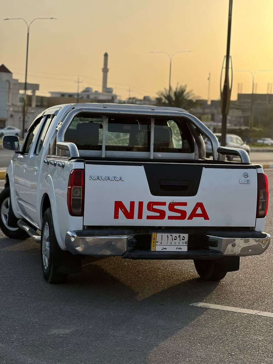 السلام عليكم
نيفارا ٢٠٠٩ 
رقم بغداد 
بيها قطع صبغ هيه مو حزام بس ابيعلك حزام عندي صورها قبل الصبغ 
السياره نضيفه
كير محرك تبريد كله مكفول 
صدر تايرات كلشي جديد
مسويلها ادامه كامله من محرك من تبريد من صدر  
مكانها فلوجه 
***********
