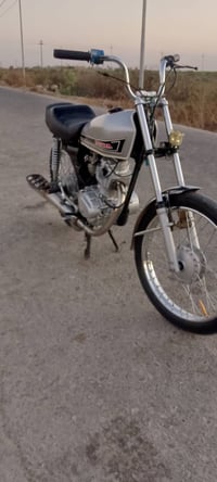 دراجة نارية • نضيفه • مكفوله عن سرقه