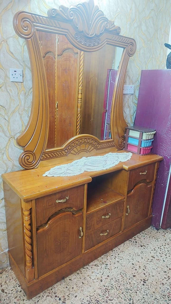 إسلام عليكم غرفه نوم صاج داخل خارج تكمه ٨ بوب ملحق  معه زاويه 2 باب ملحق معه صوميه وكومديات  وميز تواليت  السعر مليون ونص  وبيه مجال      1500/000      @إشارة ***********وتساب ***********اتصال
