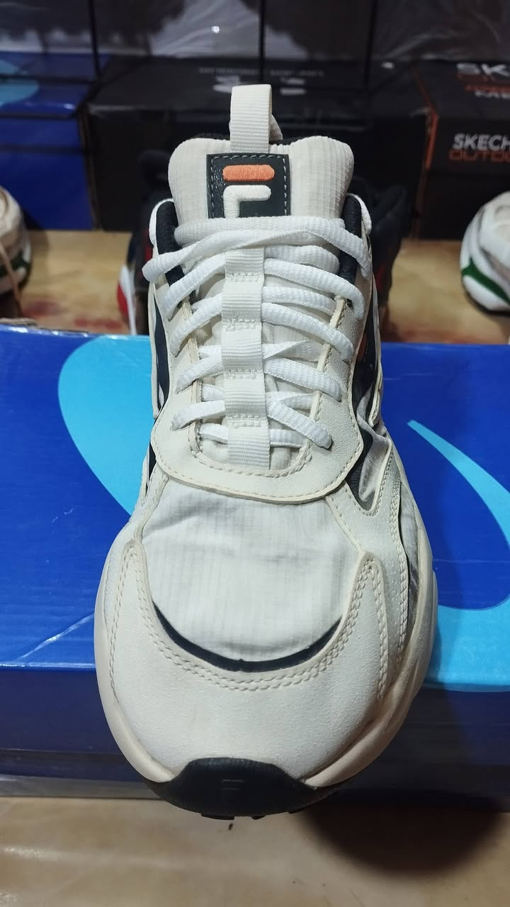 ماركة فوله اوربي اصلي...قياس. 40 ...25c...السعر 20 الف مع التوصيل..للحجز عالواتساب...***********..
