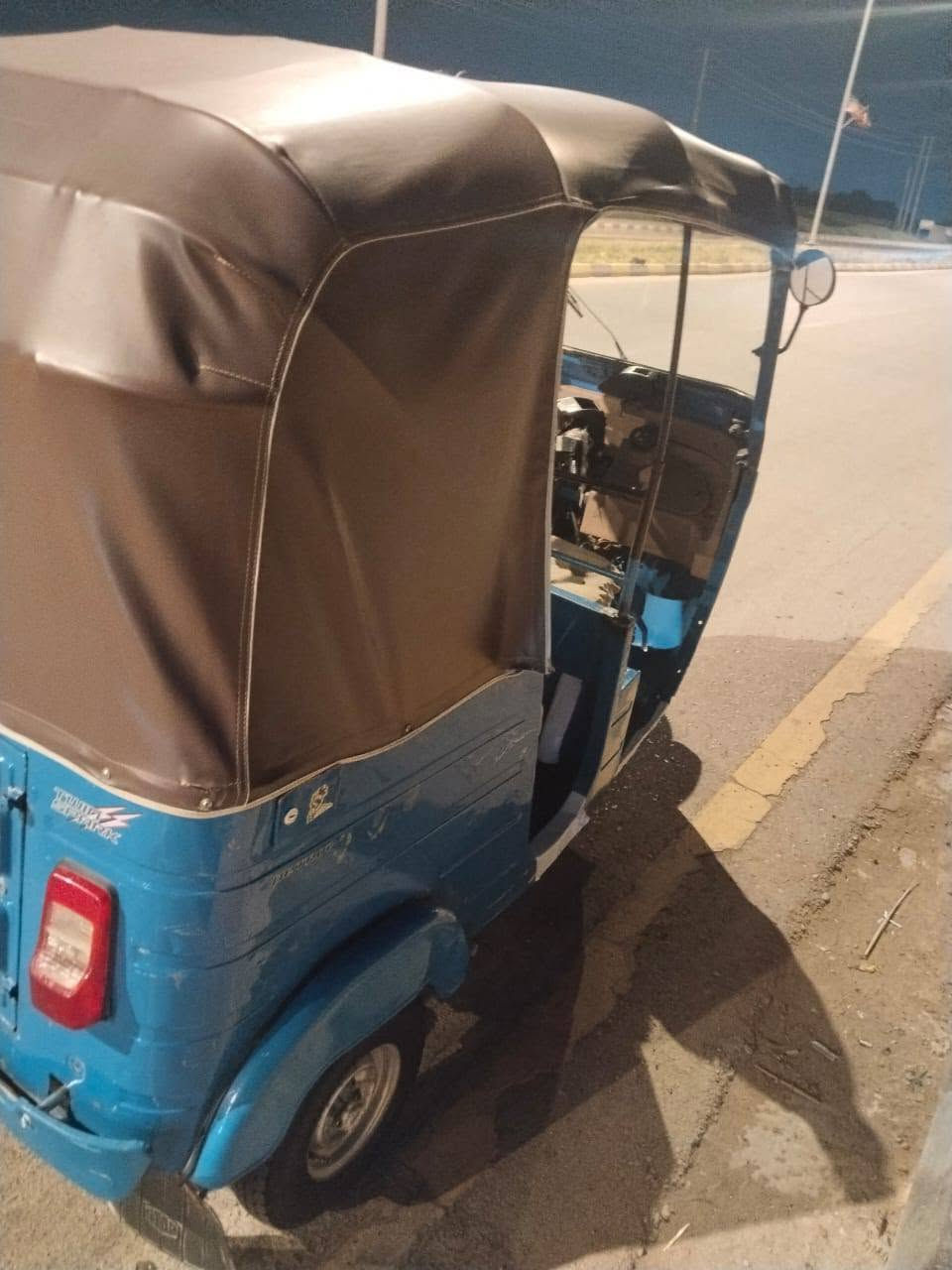 تكتك للبيع موديل 20 رقم بصره بسمي مشروع وطني بيه بارد يم البكلايت ومعمره دوس ولباقي كفاله مستعجل عله بيعتهه سعر 6 وبيه مجال مكاني كوت مركز مدينه رقمي ***********
