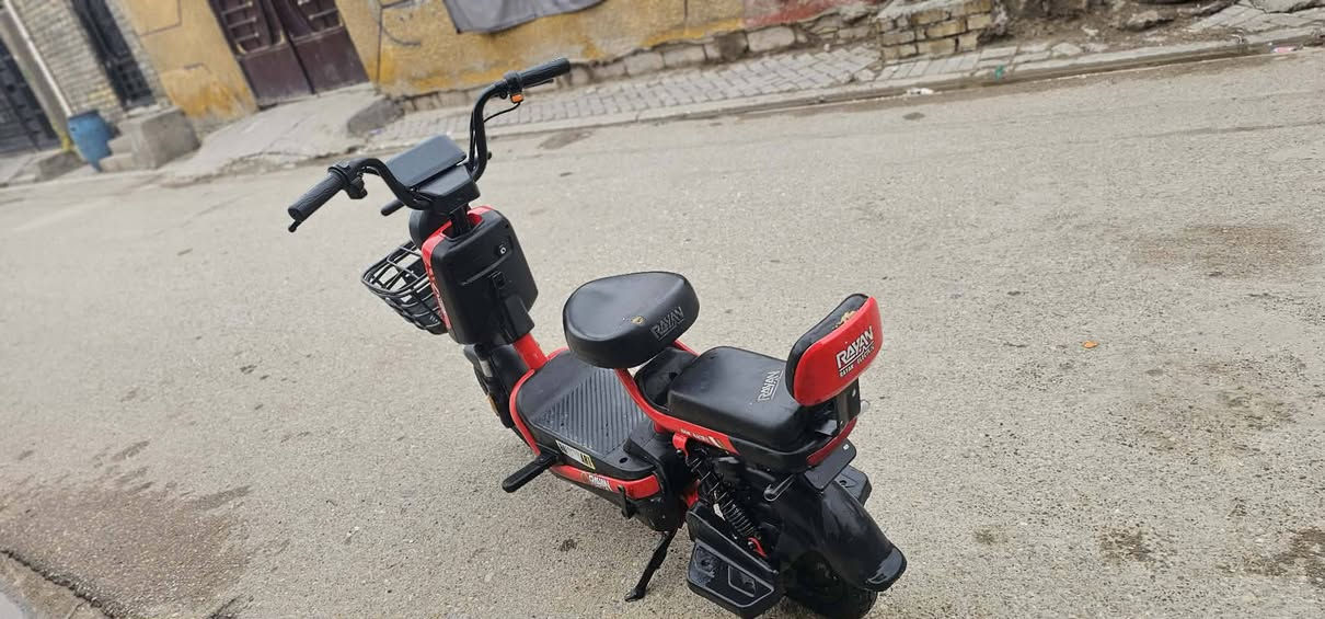 السلام عليكم  دراجة شحن الريان نضافة 100/80 كاملة ملحقات بسعر 300 وبيها مجال العنوان النصر شارع المستوصف رقم الهاتف ***********
