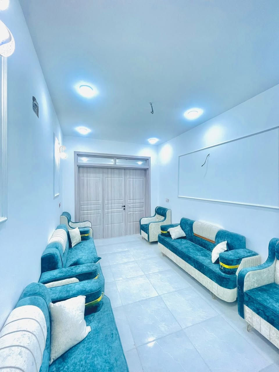 بيت للبيع 130 متر موثثثً

يتكون من غرفتين نوم 

وصاله ومطبخ واستقبال 

مكانه 

حي ميسان شارع ٦٠ قرب سكله الكرعاوي 

لاستفسار 

***********واتساب
