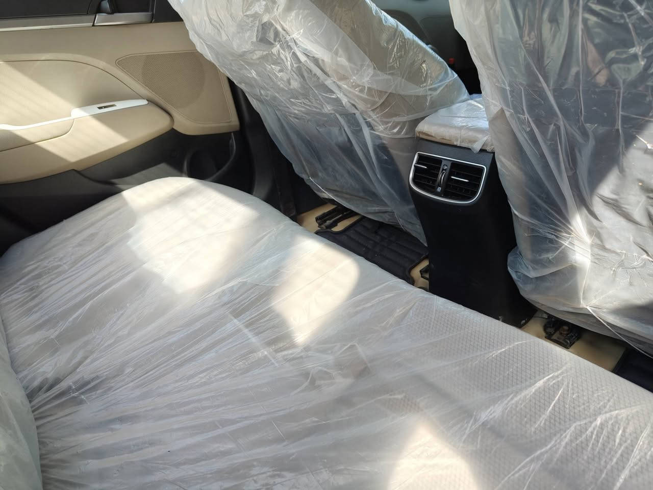 سلام عليكم تحياتي المدير والادمن النترا 2017 خليجي بسمي بغداد انكليزي كلشي واضح بلمنشور
بيها شخط عل بابين مامبين خفيف مكان كربلاء السعر 142 وبيها مجال ***********
