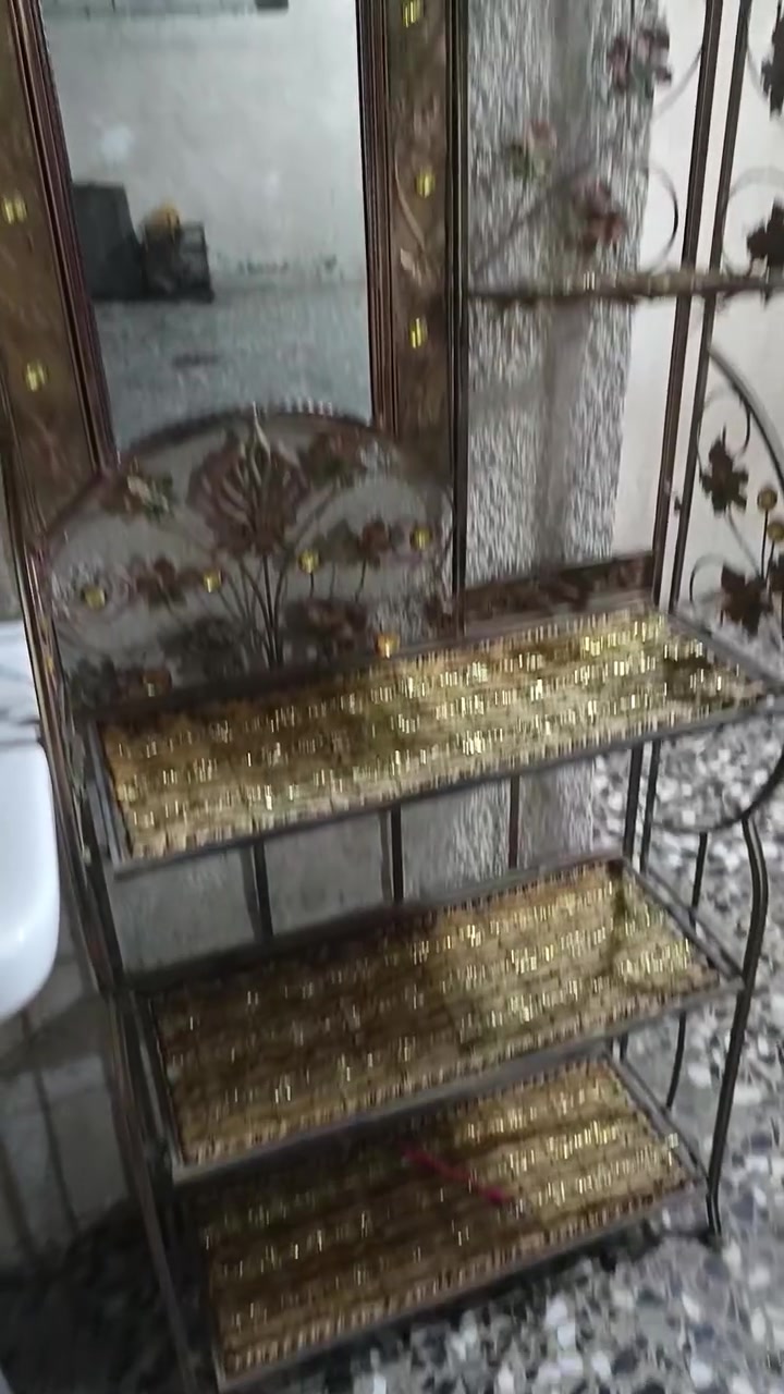 سلام عليكم للبيع ب٤٠ وبي مجال مكاني بغداد حي البساتين ***********
