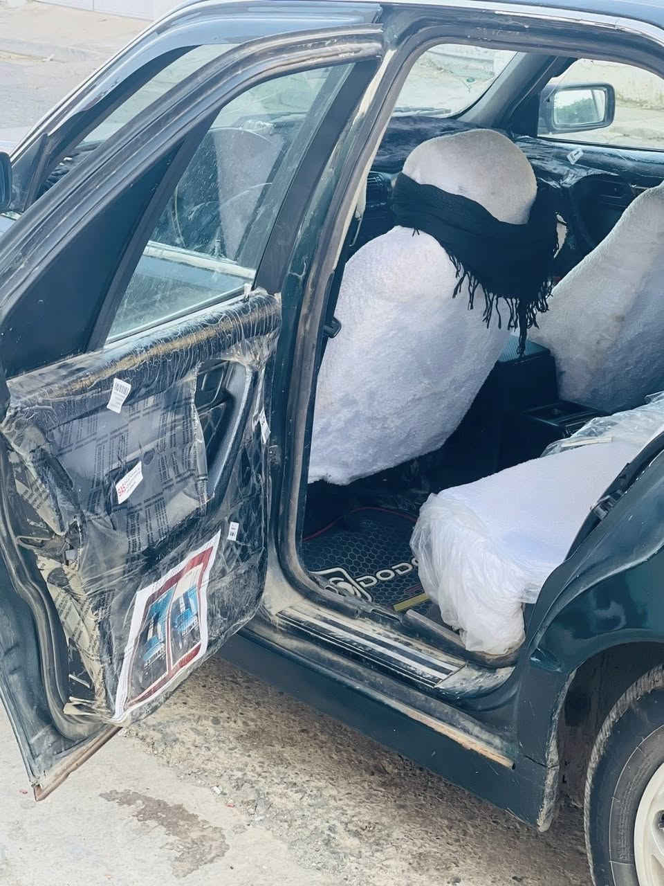 سڵاو برایان ئەم بی ئێ مە مان هەیە بۆ فرۆشتن ڕەقەم و سەنەوی بەناوی هیچ کەس ناکرێ چونکە ساحێبەکەی مردوە، گێرو مەکینەو ئەکسلی بەشەرت ، دوجام کارەبای ، چوار تایەیی ویلی لۆکی بۆ بەسراوە سەیارەکە تا بلێی جوان و پاکە بۆ نرخ $25 گەڵاو کەمێ مەجال     ژ *********** شوێن چەمچەماڵ
