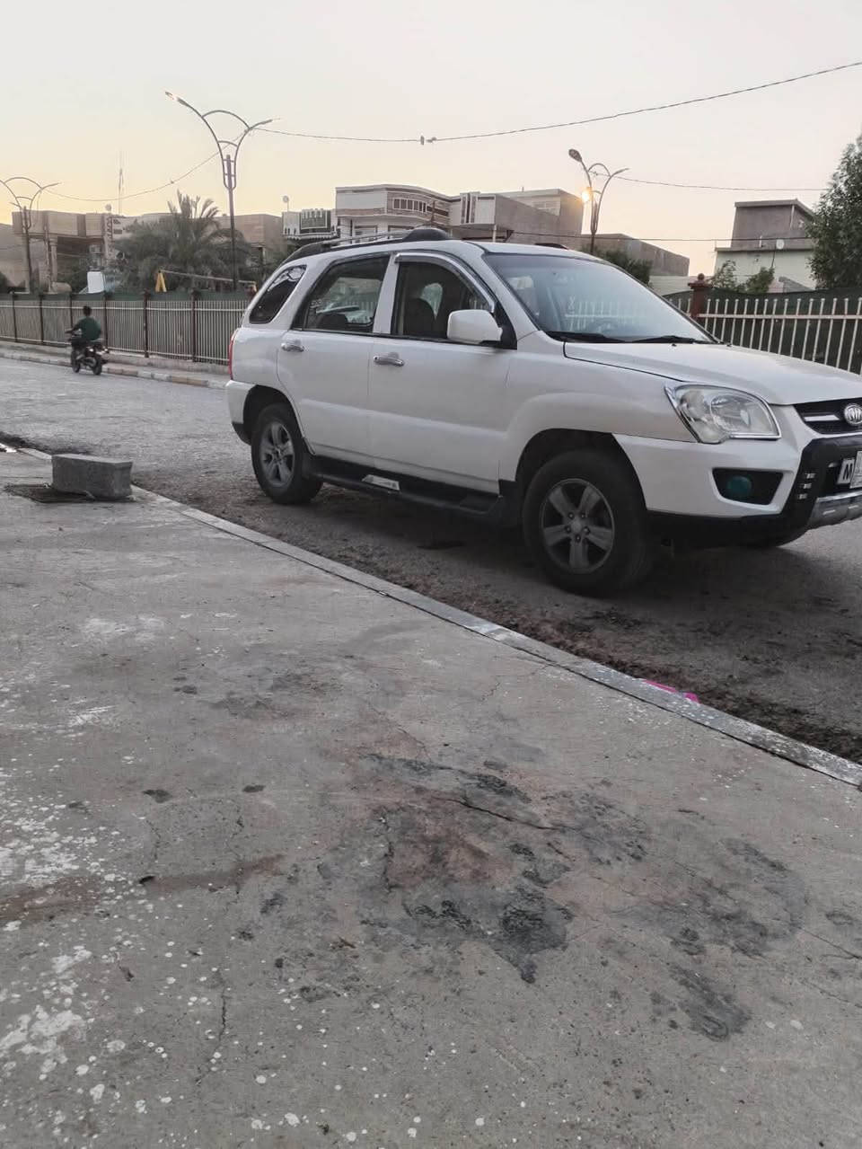 السلام عليكم عندي كيه سبورتج موديل 2009 كير محرك خير من الله تبريد شغال سياره بسمنه سياره مجفيه ومعمره ومصبوغه عام مكاني بغداد سبع البور رقم بغداد نكليزي رقم الهاتف *********** سعر 78 بي مجال ***********
