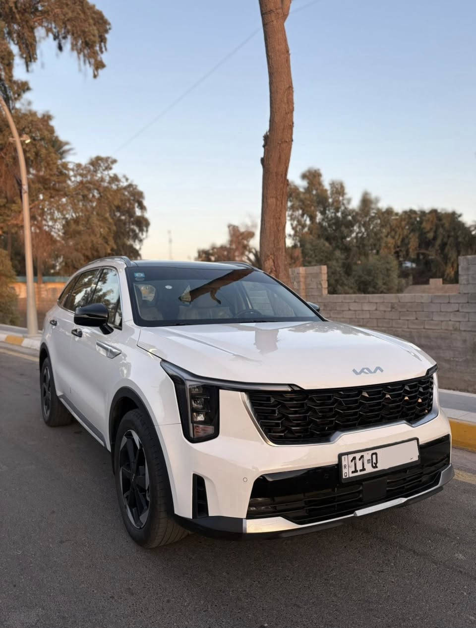 كيا سورنتو 2025 
فول مواصفات   6 سلندر 
رقم بغداد  
ضمان الشركه (ATB) 5 سنوات 
لون ابيض وليس صدفي
مواصفات  V6
بصمه تشغيل 
بصمه تشغيل عن بعد
بنروما 
ماشيه 18Km بعدها زيرو 
سياره نضيفه جدا 
مكفوله كفاله عامه من البارد والصبغ 
رادار جانبي 
سايد بريك دكمه كهربائي
شاشه كبيره 
كشنات كهرباء جلد 
اوتو هولد 
جامات اوتو 
اشاير مري  
جنطه كهربائيّة ذكيه
حساسات خلفيه اماميه
سبعه راكب 
تحكم كشنات جانبي من الخلف 
تبريد 3قطع
فول تحكمات ستيرن جهتين
اربع وضعيات قياده
منفذ شاحن + شحن لاسيكي
اريل نفكيش GPS
ويل كب 19
كامرتين 
 مود درايف
نزول منحدرات 
اضواء ترحيب 
وبعد بيها هواي مواصفات 
موقع السياره (ديالى بعقوبه المركز ) 
سعر 338 وبيها مجال بسيط 
للاستفسار***********
