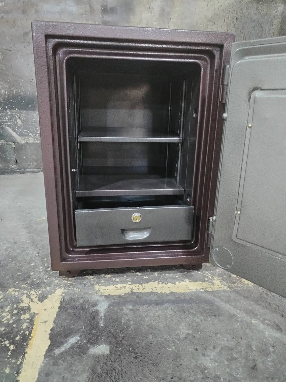 قاصه يابانيه
الارتفاع 72 سم
العرض 50 سم
العمق 52 سم
للإستفسار الاتصال او مرسلة الصفحه
***********
