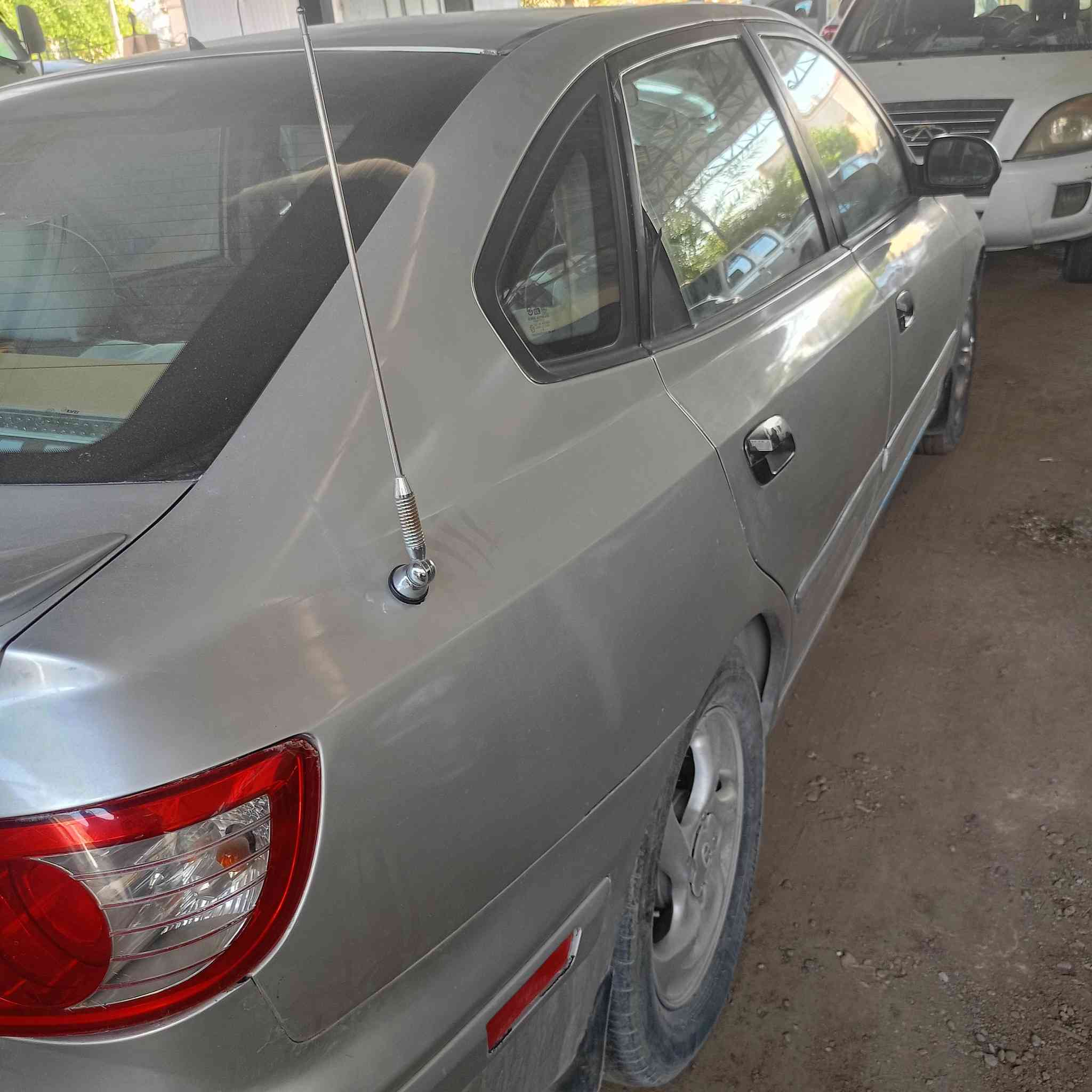 سياره الانتره 2005 ..كير محرك تمام..تبريد شغال سنتر لوك شغال.باتري جديد .. شاشه مع كامره خلفيه ..سنويه ما ساقطه....مصبوغه عام بيهه خسفه بسيطه بجاملغ الامامي الايمن..
رقم دولي ذي قار..مكاني كربلاء وراعي سياره هم من كربلاء...السعر 58 وبيهه مجال..***********
