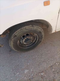 عندي ويالة نيسان اربعة حجم 14 اريد اراوسها بحجم 15 للستفسار اكثر 07864...