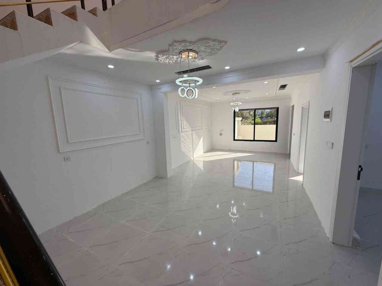 #دارللبيع حي ٥ حسارؤك 

#المساحة  ١١٠ متر  مقابل حديقه

#يتكون من ٤ غرف و هول و صاله  مطبخ و صحيات 

#طابو  يسجل مباشر 

#السعر ٩٧٠  

رقم الاتصال او واتساب
0777 436 4633
0782 127 8772
