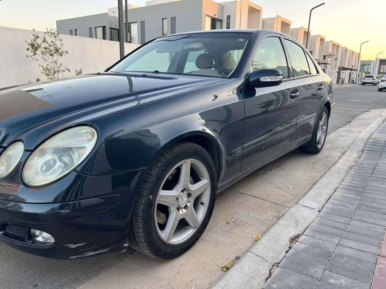 السلام عليكم مرسيدس e 350 موديل 2002 
مكينة 6 سلندر  داخل جلد بيجي تبريد ثلج 
سيارة بدون صبغ مكاني بغداد 
سعر 110 $  

‭***********‬
