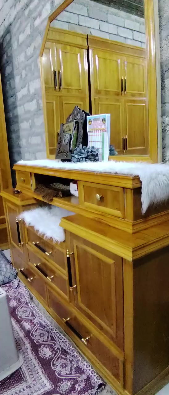 سلام عليكم غرفه لبيع بعدها نضيفه السعر مليون وسته ميه 1,6000 وبيهه مجال شي بصيط الرقم ***********
