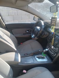 سيارة رينو 2012مكينه وكيري كفاله حداديه جديده  السعر70 07729993167