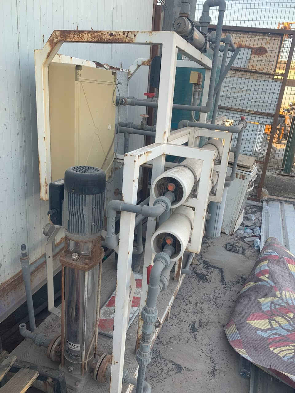 منظومة تحليه المياه متروكه غير مستعمله السعر 5مليون بيهه مجال للشراي العنوان بصره تقاطع العسكري الملعب للتواصل  ***********
