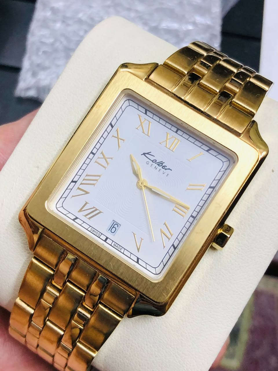 ساعة كولبر جنيف ( KOLBER ) 
سويسري اصلي  طلاء ذهب      
جام زفير / مينه مميزة   
 لوك غير مستعملة  
مع العلبه الاصلية       
للاتصال ***********

