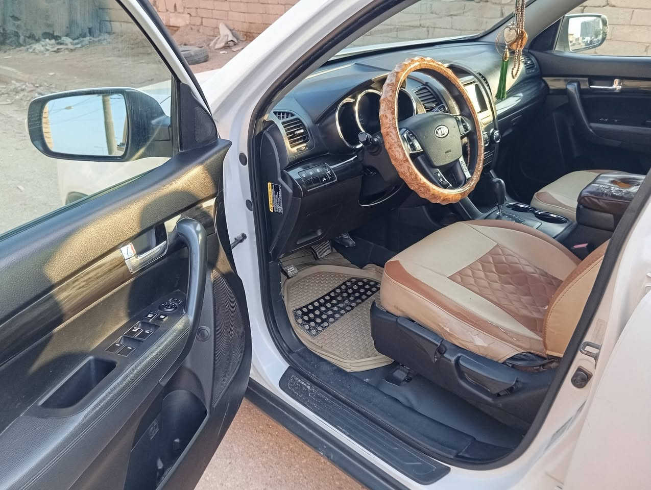 سورنتو ٢٠١٣ امركيه ٧راكب تحكم ستيرن جهتين حساسات خلفيه مكينه ٦ اشاير بلمري سياره جديده مامتعوبه مال بيت ضربتهه خفيفه بس مدكر الكدام *********** ناصريه مركز
