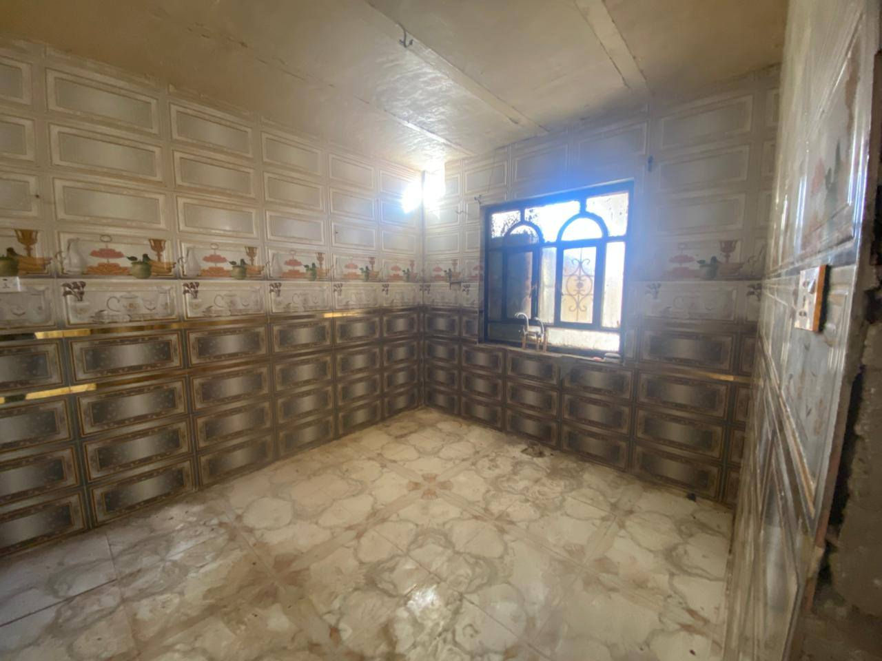 يا الله دار للايجار مساحه 150 متر
طابقين 
يحتوي على 3 غرف نوم 
الموقع الشارع الرابط بين شارع 80 وشارع 100 قرب مدرسة زهور بابل 
سعر الايجار 400 قفل 
للاستفسار الاتصال على الرقم ***********
