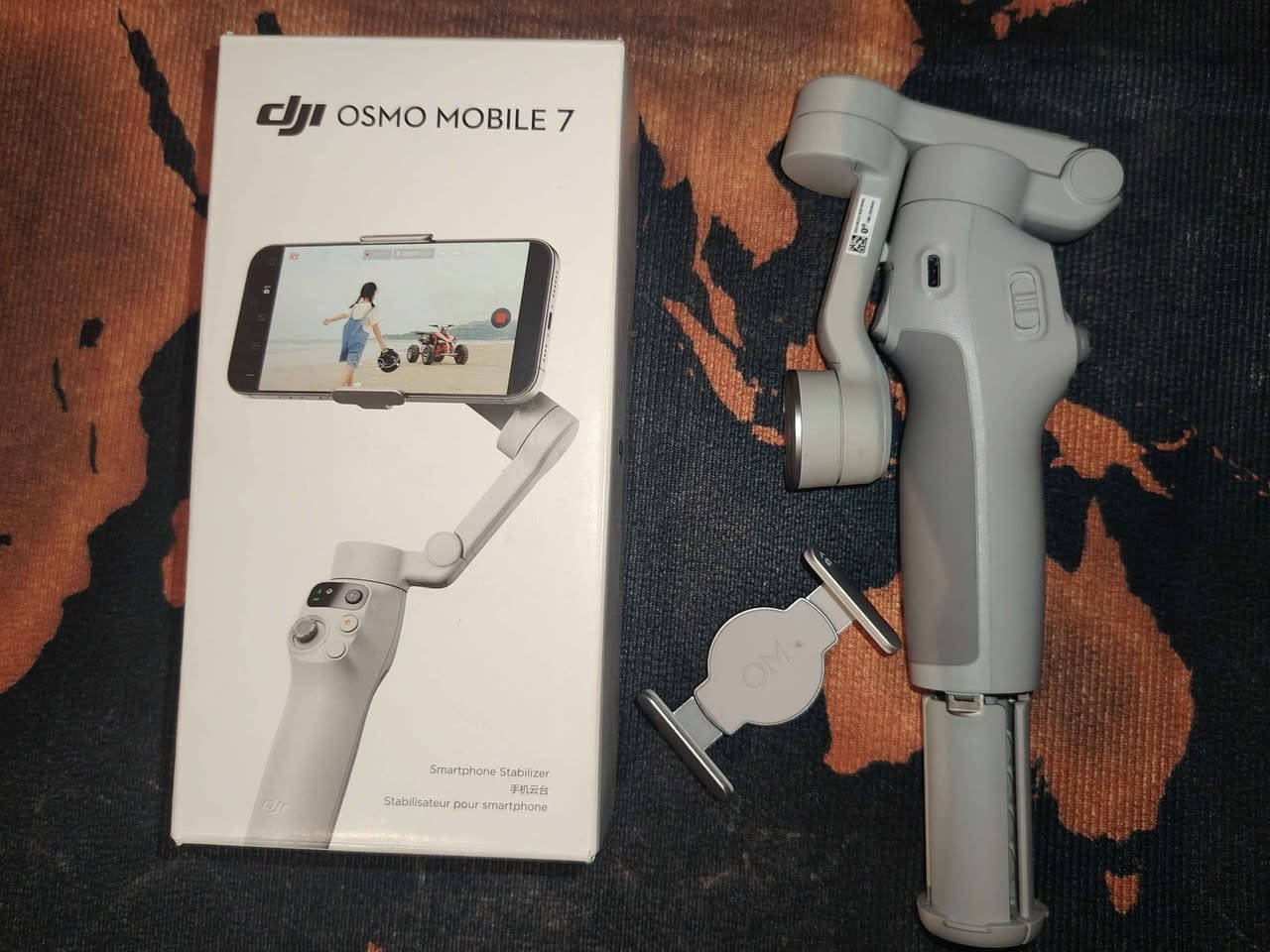 dji اوزمو 7 
        ( مخصصة للمبايل )
نضيف جدا تم استعماله 4 مرات فقط 
._تثبيت التصوير
._تحكم مباشر بالحركة و الزوم 
._تتبع حركة 
._عمر بطارية 10 ساعات تقريبا 
._ربط عن طريق البلوتوث 
._منع الاهتزازات اثناء التصوير 
._نتيجة تصوير احترافية موصل, نينوى


**إذا كنت صاحب هذا الإعلان وتريد حذفه لأي سبب، رجاءا أرسل رسالة إلى الدعم الفني**