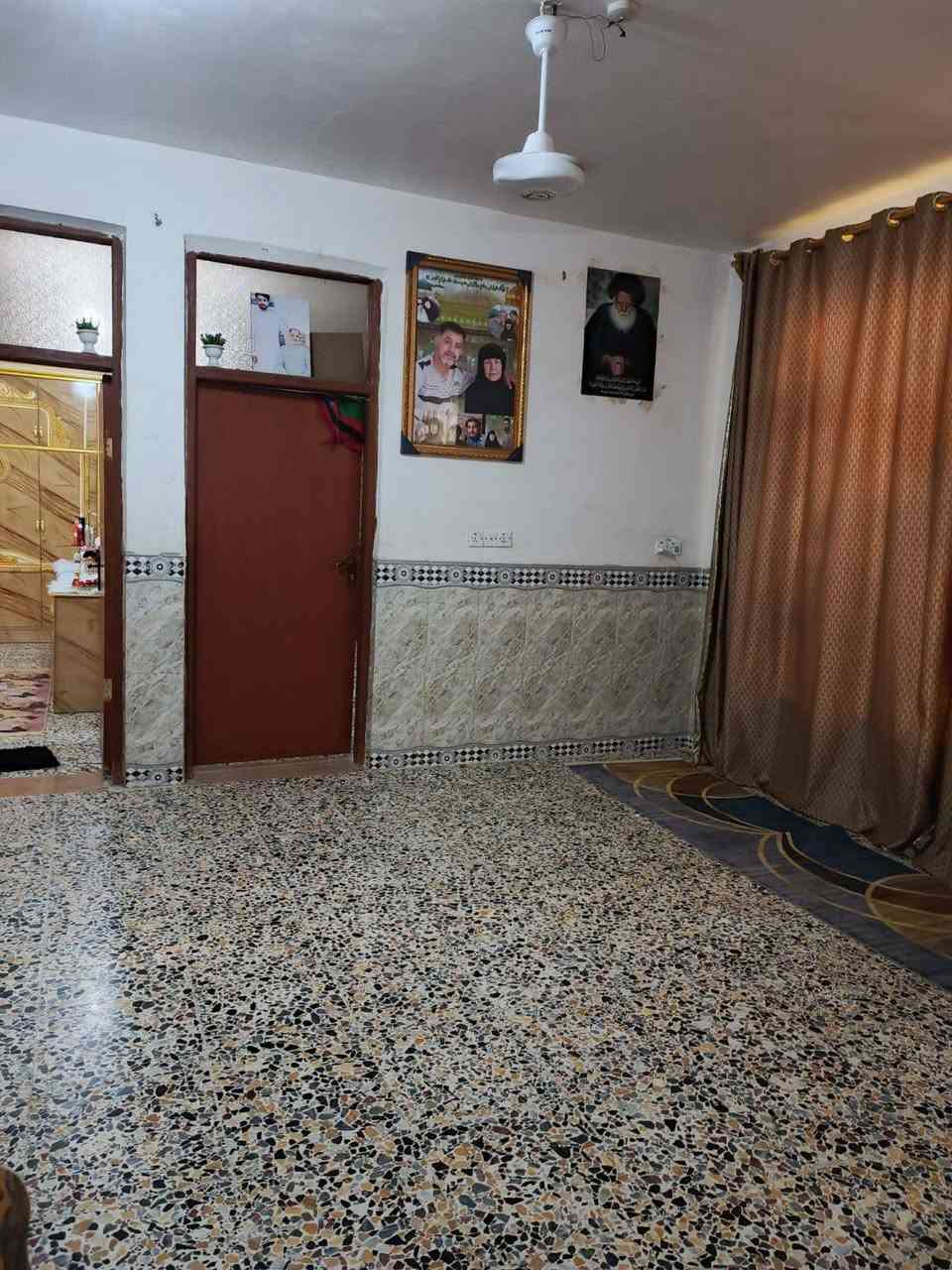 سلام عليكم بيت للبيع بحي الخضراء نزله ساحه البيع المباشر قريب الشارع العام مساحه 200 متر بيت جاهز  بناء طابوك  مرقم قسم بلديه   بيه استقبال و غرفتين و صاله و مطبخ و صحيات  *********** واتساب
‏‪***********‬‏
