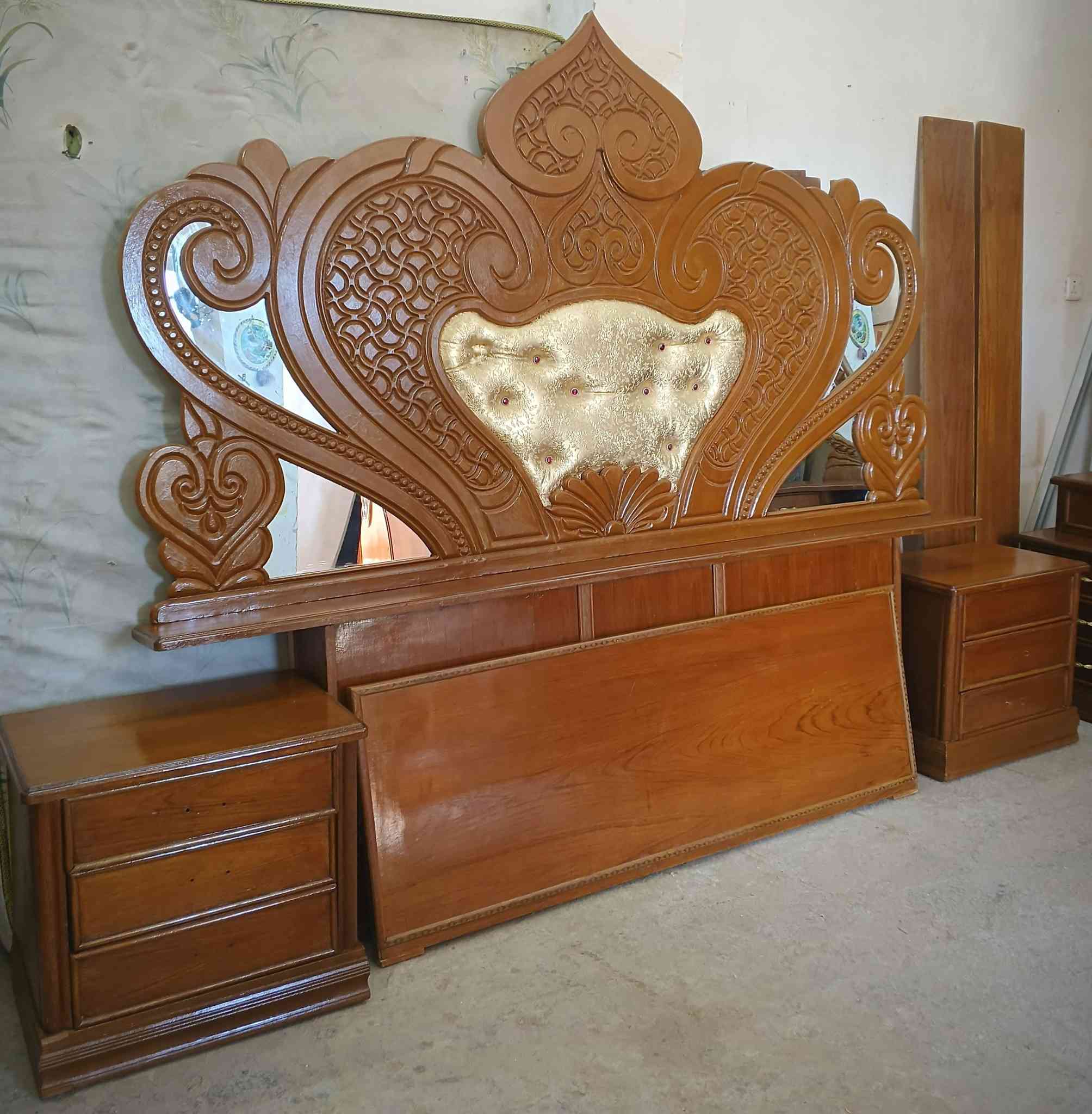 غرفه 6 ابواب ملحق داخل وخارج صاج ضهر جرجوبه صاج غرفه ام الدنك ثكيله صبغ ويدات وقفاله وتلميع كله جديد سعرها 650 مكاني بغداد الشعله *********** متواجد ماسنجر ووتساب
