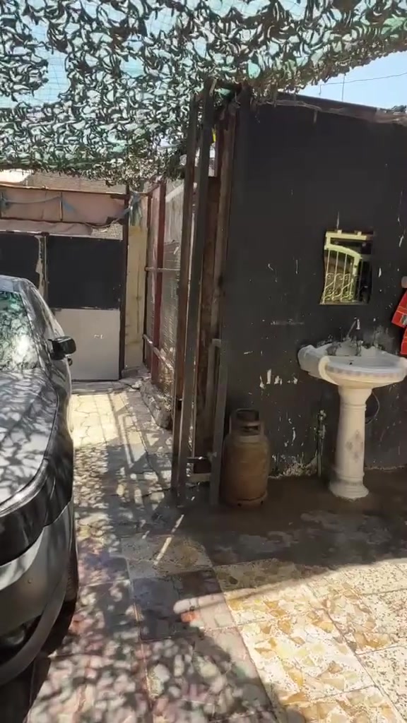 السلام عليكم بيت للبيع بقطاع 35 الشارع العريض مساحة 144 واجهة 8 نزال 18 طابقين بناء 2008 البيت نضيف بي كراج للسياره و حديقه للبيت مرتبه و مغلقه وبيه حوض سمج وشلال مال مي شي مرتب يعني 
الطابق الأول استقبال جبيرة و صاله وهول وغرفه ومطبخ وبصفه ترك يصلح مطبخ حار و حمام و تواليت داخلي + خارجي غربي وشرقي 
وطابق الثاني 3 غرف وصاله وحمام 
والسطح مرتب و بي مخزن 
السعر 250 وبي مجال 
للاستفسار اتصل على الرقم وتدلل
‭***********
