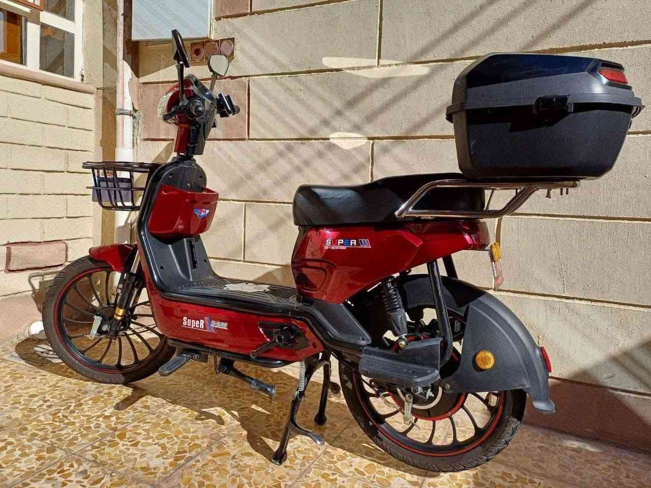 دراجه شحن للبيع
5 بطاريات دبل +A
ملف 1500 واط 100 امبير
تشغيل عن بعد 
اشارات يمين ويسار
شاشه تبين السرعه والشحن والعطل
لايت زونو
صندوق كبير 
بريكات دسك
السعر 330 وبيه مجال
الرقم ***********
المكان الموصل
