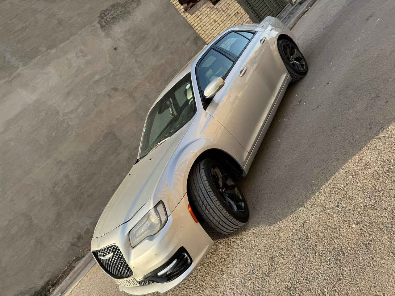 السلام عليكم
للبيع كلايسلر S300 2021
فول مواصافات عدى الرادار 
كشنات جلد شعار S تدفئه كهرباء الاماميات 
حساس امامي خلفي
نقطه عمياء
هيتر مرايه جانبيه 
بنوراما نضام الصوت الباين وباقي مواصفات ال Sمعروفه 
السياره حيل نضيفه واستعمال شخصي 
ماشيه57000mi
كل نقص ما بيهه تخم تاير صارله شهر مشدود باتري قبل ٢٠يوم ماء راديتر ادينول الماني  منضومه زنون 350$ بولش ونانو سيراميك شركةMFR ضمان ٣سنوات 
حادث السياره موضح بلصور تبديل بنيد فقط وبيهه قطعتين كلير من امريكا  ايرباك دشبول واستيرن دشبول جديد مبدل وكذلك استيرن  السياره ب اسمي سنويه وهزه جدد  تحويل فقط ما اسوي وكاله مكان بغداد الامن العامه *********** 
السعر 27000 يعني 270
وبي مجال بسيط للشراي
