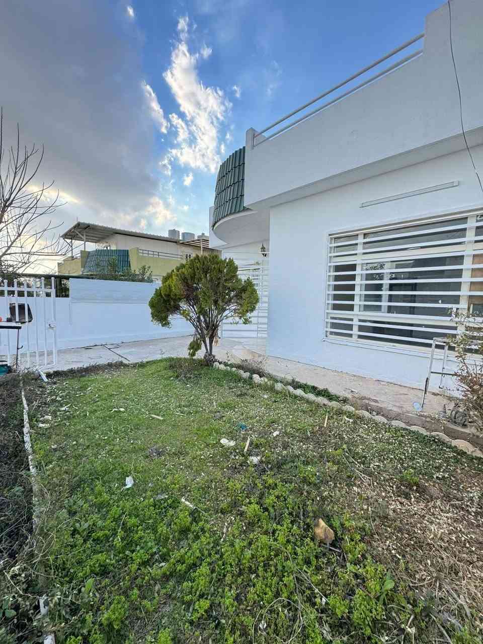 🌳#عرض_جديد_ومناسب_🌳
🌳دار للبيع في اربيل بمجمع 
🌳شاهان ستي 
🌳مساحة الدار 200م طابق واحد 
🌳يتكون لدار من غرفتين نوم وصاله وستقبال 
🌳كراج وحديقه 
//////////////////////////////////////////////////////////////////////////
للاستفسار ولمعلومات اكثر اتصال على الارقام التاليه 
***********☎️
***********☎️
