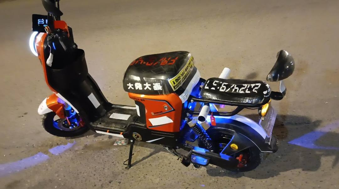 دراجه ار 9 موديل 25 جمبزه للاخير مخزونه بطاريات جدد ما ماشي هواي مقفوله من كل شيء نظفه كلش بالصوره مظلومه سعرها 425 وبيها مجال تستاهل ازيد شوفها تقتنع يلا تاخذها عنوان البصره طويسه الرقم للاستفسار ***********
