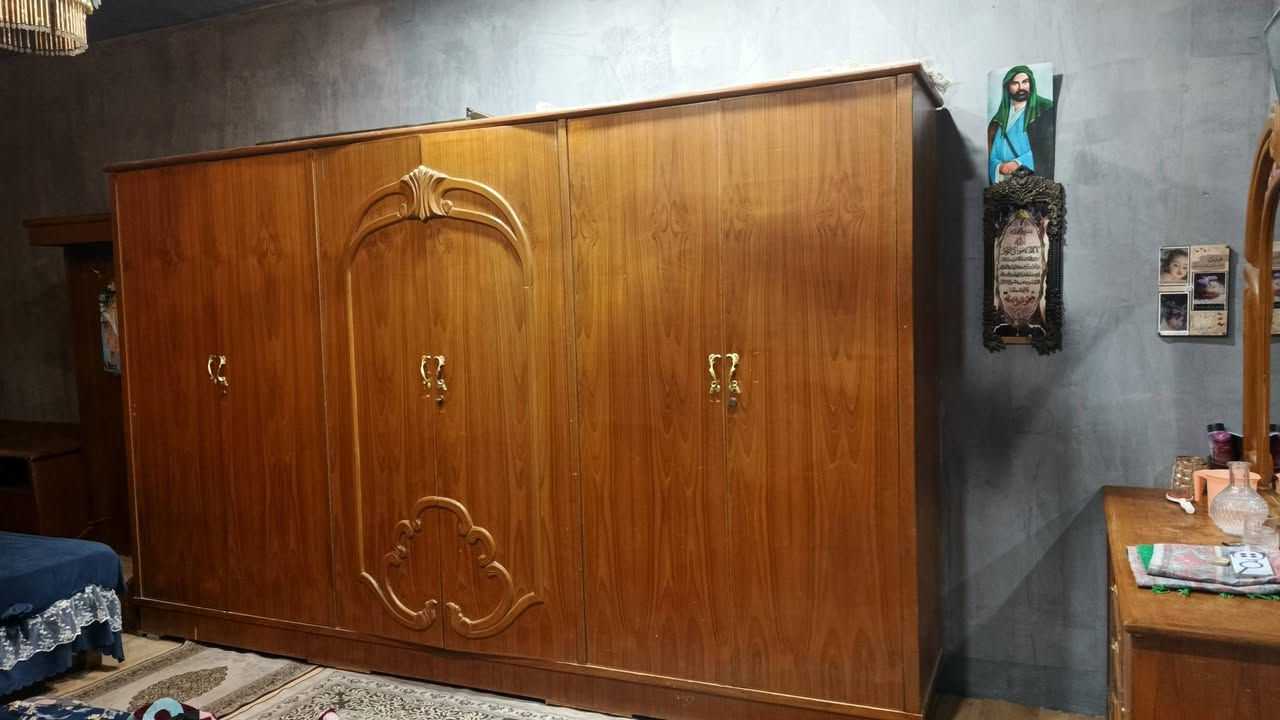 غرفه صاج ٦ ملم للبيع السعر ٦٠٠ وبيها مجال للشراي فقط عنوان الشعب حي اور هاتف واتساب ***********
