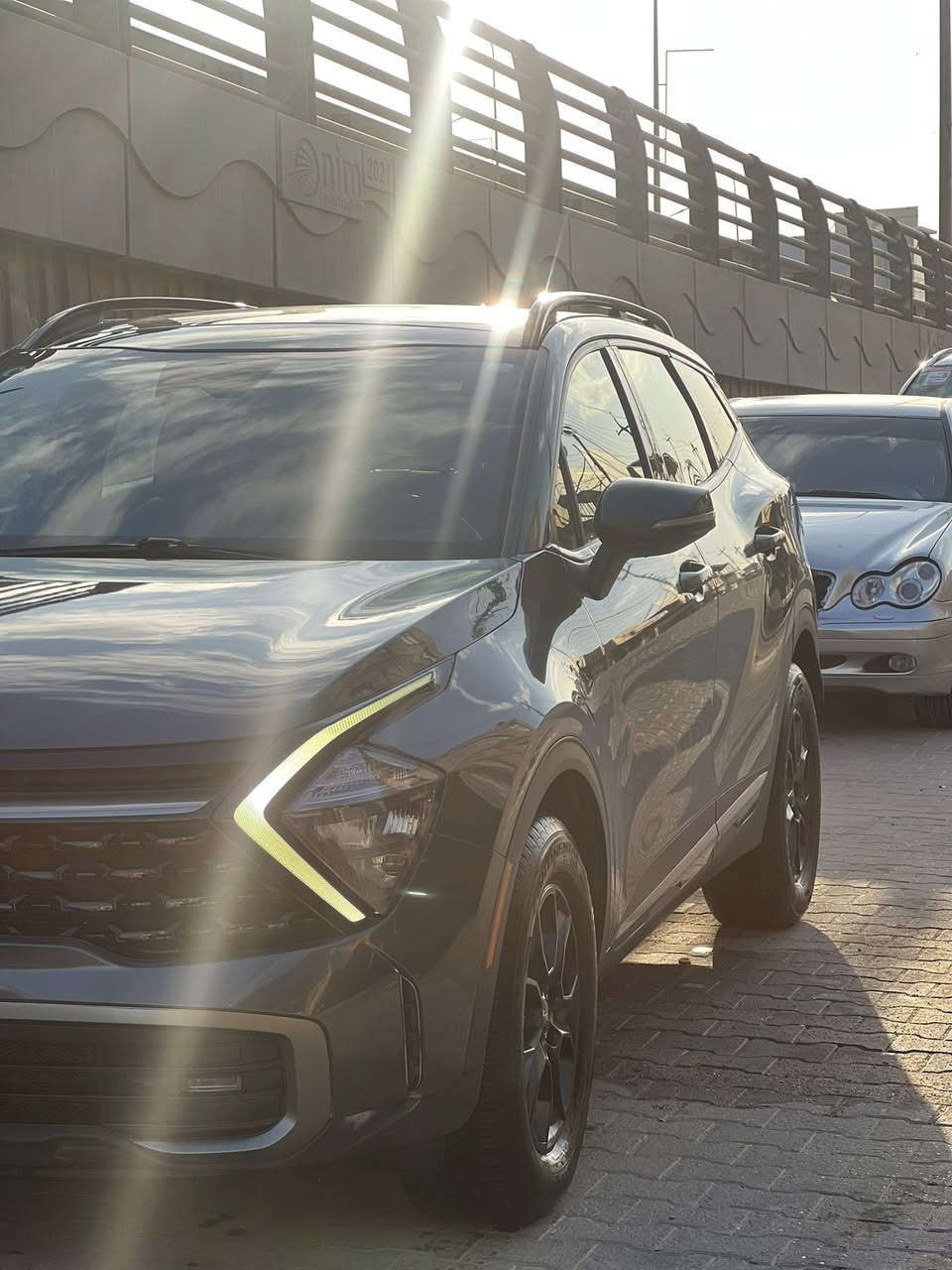 السلام عليكم
كيا سبورتج 2023 فول مواصفات بانوراما شاشه متصل وباقي المواصفات المعروفه1/1 
وارد امريكي قطعتين جاملغ وبنيد بدون دواخل بدون اي شي وبارد شي بسيط بالجنطه حادثها مرفق بالمنشور
ماشيه 37الف قابل للزياده
ملاحضه(السياره بأمريكا ماشيه 185mi ومنزلين عدادها الى35 الف كيلو)
المكينه والكير والحداديه كفاله
رقم بغداد انكليزي مداور ثاني يوم
مكان السياره النجف سعرها 205وبيها مجال بسيط..
السياره حلوه وجديده بمعنى الكلمه بالعافيه عالياخذها هذا رقمي *********** بي واتساب..
