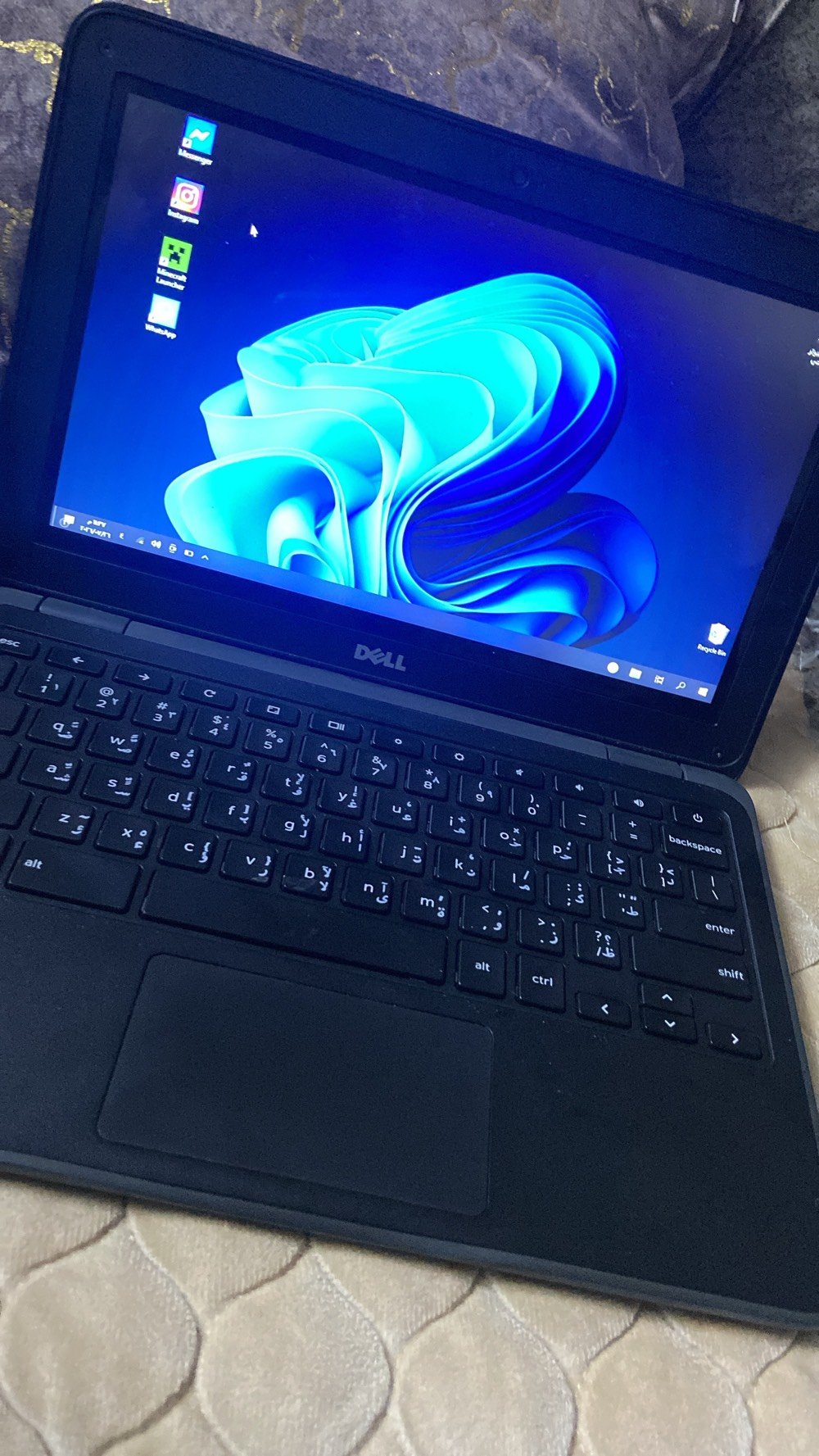 السلام عليكم ،المواصفات:

* الموديل: Dell Chromebook 11 3180

* المعالج: Intel Celeron N3060 — ثنائي النواة، يصل إلى 2.48 GHz

* الرام:  4GB LPDDR3

* التخزين: 32GB eMMC

* الشاشة: 11.6 إنچ، دقة 1366×768

* كرت الشاشة: Intel HD Graphics 500

* النظام: ChromeOS

* الكاميرا: 720p

* البطارية الأصلية: 42Wh، ثلاث خلايا

* الوزن: تقريباً 1.27 كغم

* Wi-Fi: 802.11ac
* Bluetooth: 4.0

* المنافذ: USB 3.1 عدد 2، HDMI، منفذ سماعة، microSD.

ملحقات: شاحنه اصليه مال جهاز 

السعر 75 وبي مجال 

رقمي : ***********

عنواني بغداد الامين