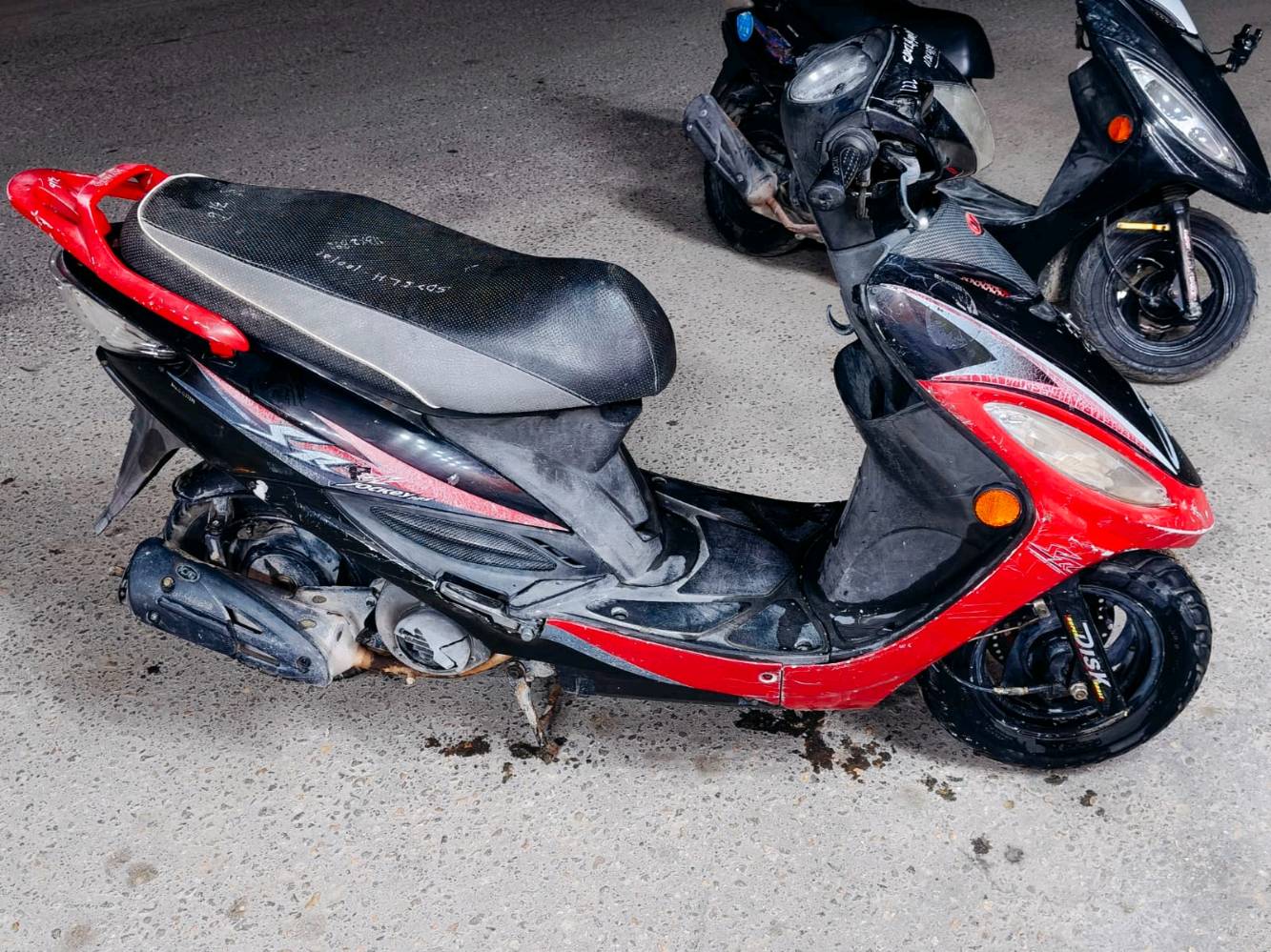 السلام عليكم شباب دراجه كامكو جي فور للبيع حاويه الشراي يدخل خاص او يتصل سعرها ٥٢٥ وبيها مجال مكاني نجف حي الوفاء شارع البانزين خانه 