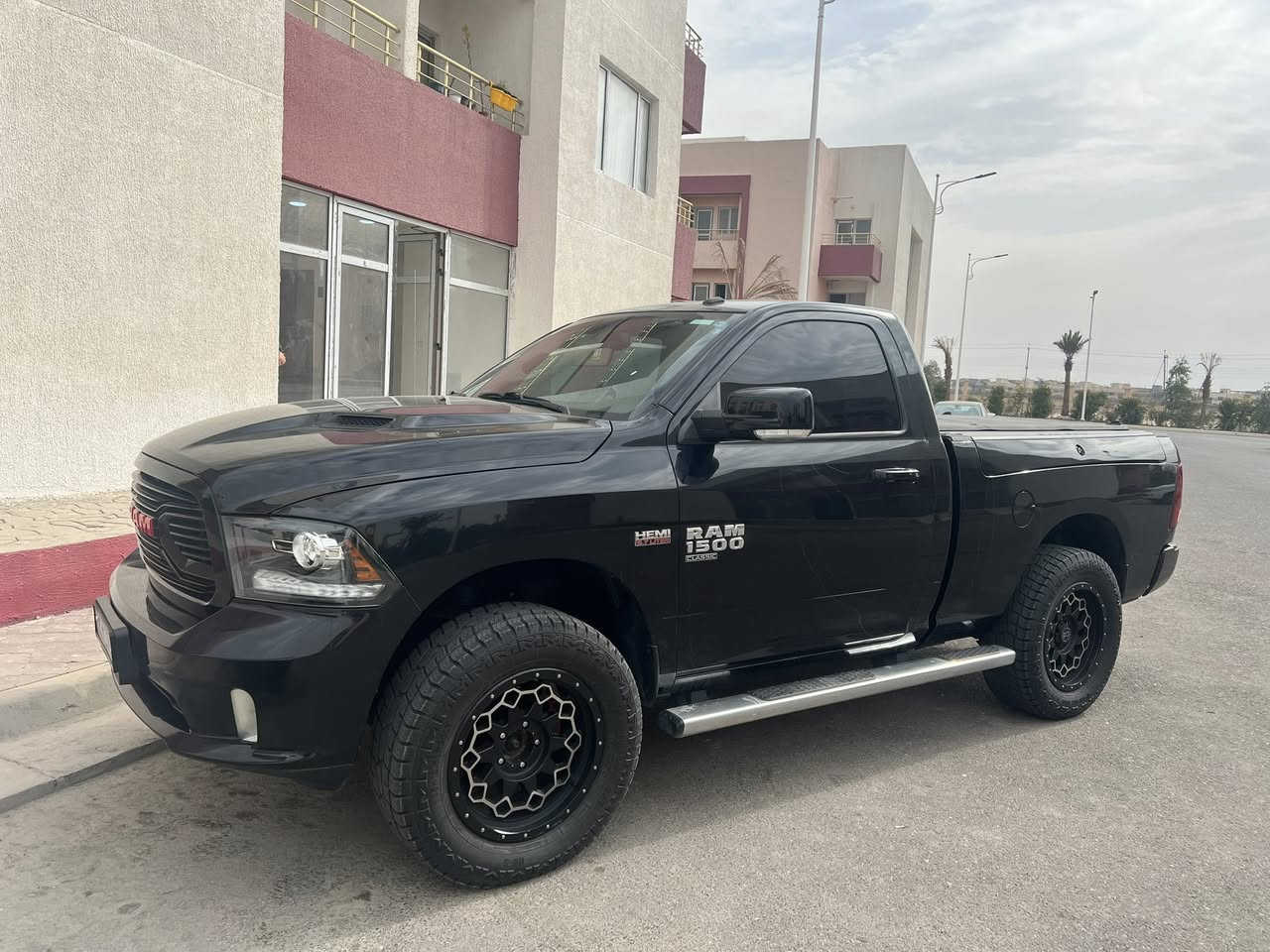 سلام عليكم دوج رام موديل 19 كفاله عامه للبيع سياره بعدها بحاله وكاله ماشيه 60 الف كيلو متر بل مايل تطلع 30 سياره جاهزه سنويه بسمي توه حولتها مجدده السعر 310 وبيها مجال سياره كلاسك اصل تواصل ع رقم *********** سياره كل اغراضها بلاديه من ارضيات وطفايه ومثلث وبعد هواي شغلات موجوده سياره كلش جديده وفول الفول
