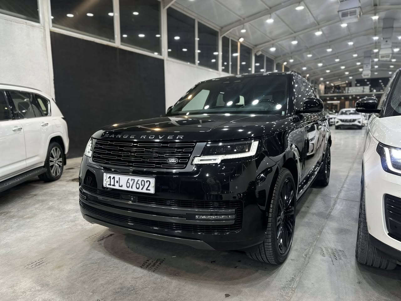 RANG ROVER 2024 🇬🇧Auto bioghraphy 
رانج روفر 2024 🇬🇧اوتو بايوغرافي 
ضمان وكالة سردار ✅
فول ١/١ 
كفالة عامة 
تغليف كامل المركبة ppf 
عداد المسافة المقطوعة 22000 K/M 

📍بغداد شركة ابو ظبي چكوك قرب بوابة الكاظمية 

 0771 811 1145

0781 844 4044 📞
