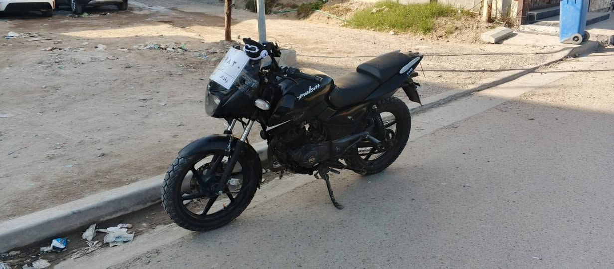 بولسر شركة باجاج موديل 22 مكينة لاطشة رقم وسنوية وتحويل ثاني يوم النظافه مثل ما موضح بالصور الكهربائيات كلها شغاله مكاني بغداد دورة للاستفسار  ***********
