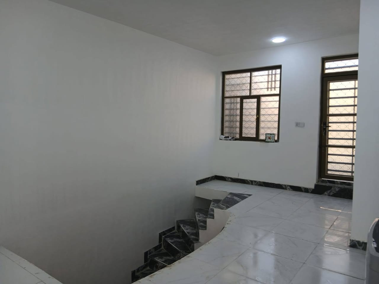 #دار_للبيـــــــــــــــــــع  #طابو_صرف
فـــي شارع 80  قرب مؤسسة العين
***********
ــــــــــــــــــــــــــــــــــ
المساحــــــة / 100 م
الــوآجـــهــة  / 5م
النــــــــــــزال/ 20م 

        
    ⛪️تفــاصيـل_الــــدار ⛪️

#الطابــــــــــق_الأرضـــــــــــــي🔹
غـــرفة نـــوم واستقبال وصاله ومطبخ ومجمع صحيات

#الطابـــــــــق_الثانــــــــــــــــي🔹

غـــرفة نوم كبيره ومجمع صحيات وصاله
