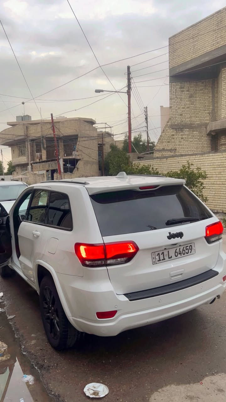 سلام عليكم جيب ‏شيروكي مديل 22سياره كلش حلوه ونضيفه حادث كلش حلو. ***********
