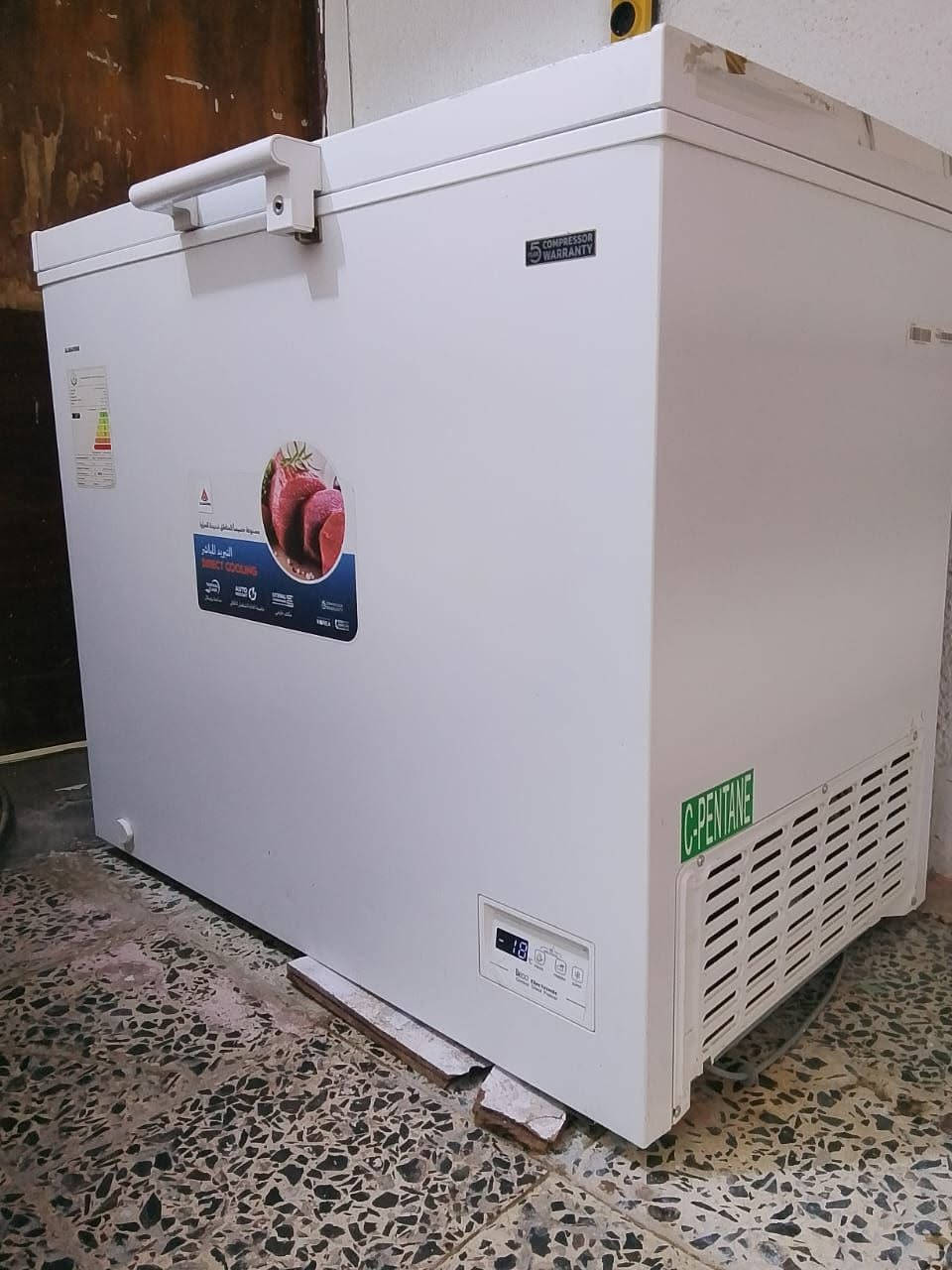 السلام عليكم 
مجمده للبيع نضيفه من شركت الحافض حجمه 14 قدم  نوع التبريد Direct Cool تبريد مباشر السعر 350الف وبيه مجال العنوان المحموديه للاستفسار *********** بي واتساب
