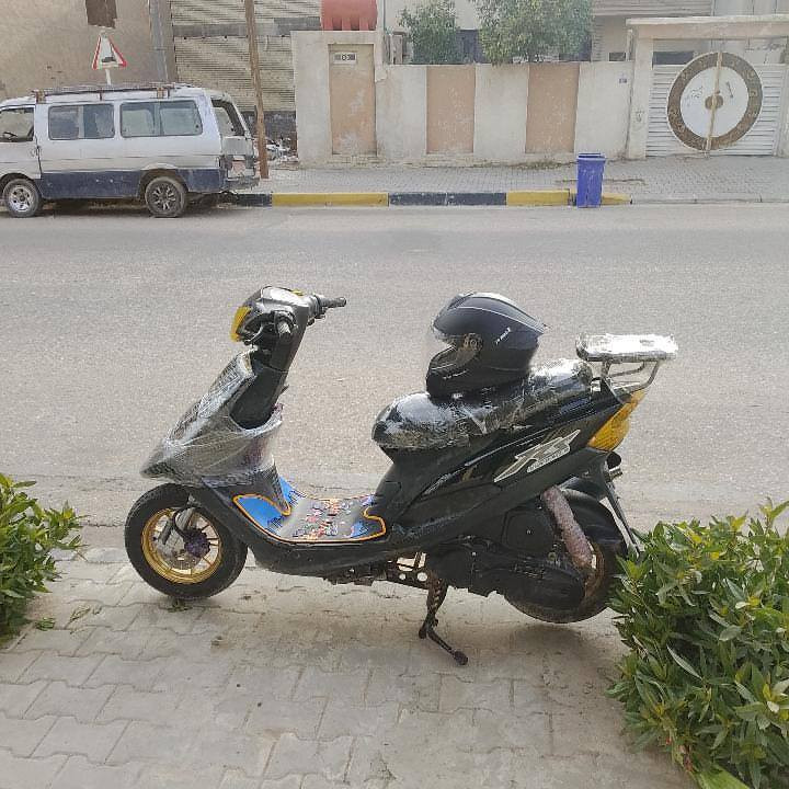 سلام عليكم، دراجة ماكس للبيع او مراوس، مكينه ٥٥، الدراجة نظيفه حبايب، ومال واحد مدللها، كلجات رياضي أصلي مو تجاري، دبلات جدد رياضي، + تايرات جدد، 
خصم الحجي الدراجه مكينتها اكفلها الك بالمكاتبه، 
حبايب الدراجه صعرها 425 وبيها مجال، مكاني كربلاء حي سلام، ***********
