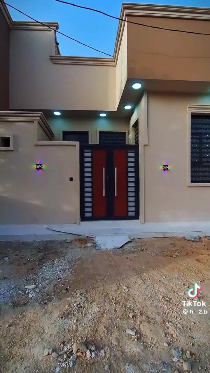 100متر حي المهندسين اسكان الصناعي شارعه 20متر بضهر الشارع العام
غرفه وصاله ومطبخ وصحيات داخليه وخارجيه وديوانيه وطارمه 
سعر 108 
***********
